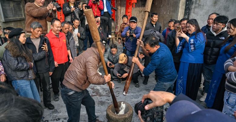 光影繪新年 惠民暖人心