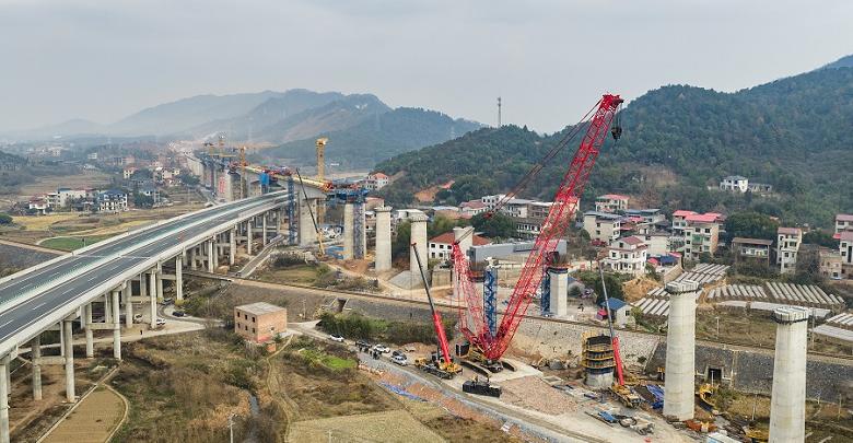 邵永高鐵跨蘆洪江特大橋鋼蓋梁完成架設